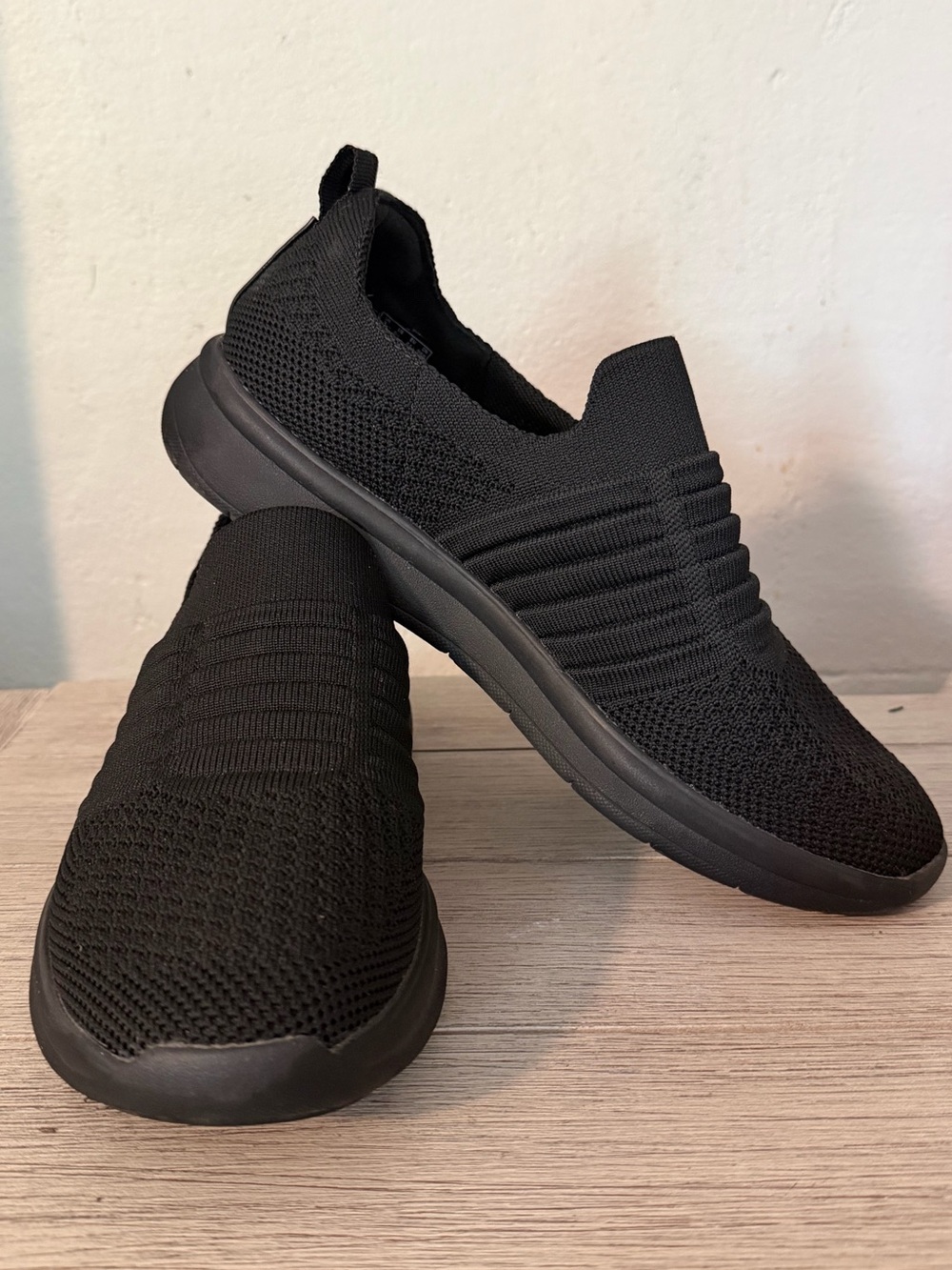 NWOT Clarks Cloudsteppers Ezera Walk Womens Black Knit Slip-On Sneakers Size 9.5